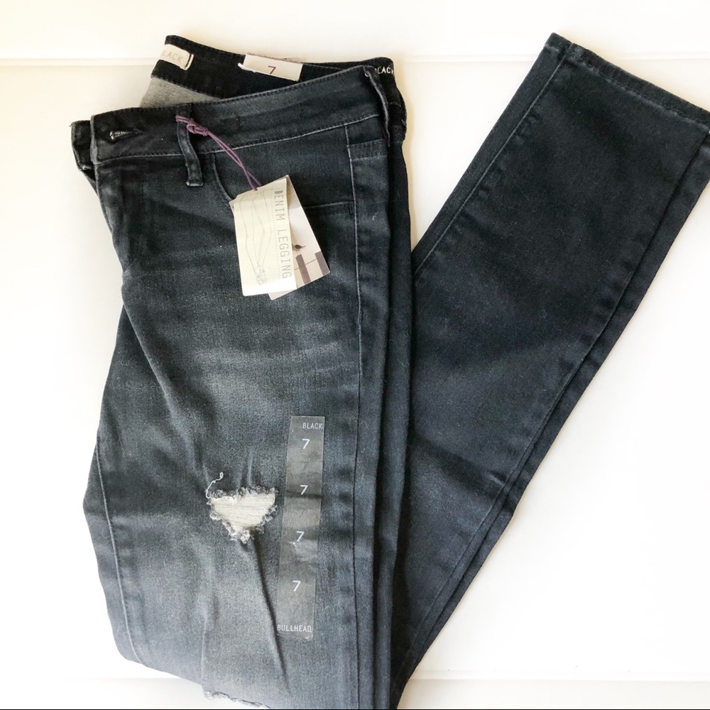 🐝 3/$20 Bullhead Jeans Dark Distressed Jeans Juniors sz 7